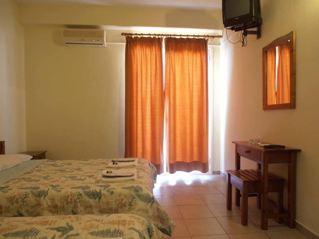 Oscar Hotel Paralía Buitenkant foto